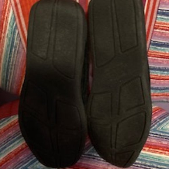 Nautica Slippers, Black corduroy, size 9, Clean rubber sole, Brand New Conditon! - Picture 3 of 5